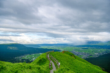 Fototapeta premium 曇天の阿蘇