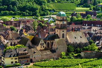 L'Église catholique de l'Invention de la Sainte-Croix à Kaysersberg vignoble : l'architecture médiévale en Alsace