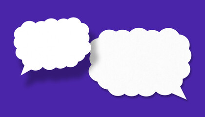 Obraz premium Empty white cloud paper speech bubble shape against blue background.