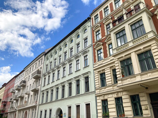 Sanierte Altbaufassaden in Berlin-Mitte und Berlin-Pankow, Deutschland