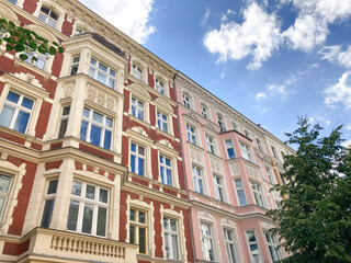 Fototapeta premium Sanierte Altbaufassaden in Berlin-Mitte und Berlin-Pankow, Deutschland