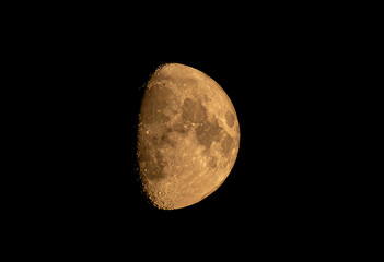 Goldener Mond