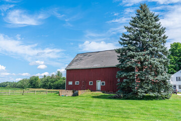 Obraz premium traditional farm house exterior in sunny day