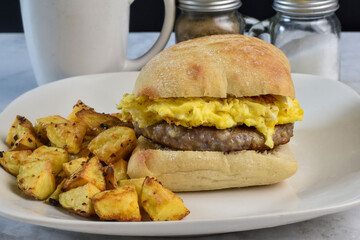 scramble egg and sausage patty breakfast sandwich,