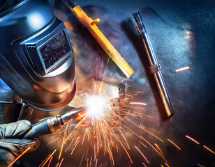 Naklejka premium welder at work