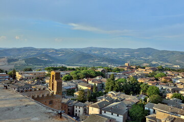 Obraz premium Blick auf Orvieto und Umgebung