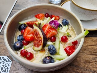 muesli with berries