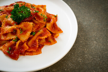 farfalle pasta in tomato sauce with parsley