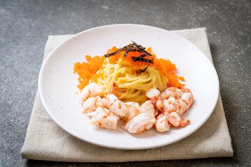 spaghetti creamy with shrimps and shrimp eggs