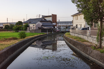 日本の岡山県岡山市の夏の早朝の美しい町の風景