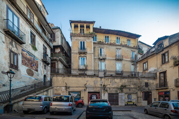 Cosenza - Callejón del centro histórico - Pueblo medieval italiano