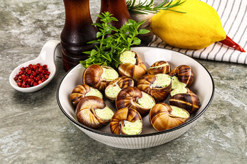 Fresnch escargort with basil butter