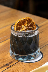 coctel con carbon activado