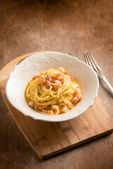 spaghetti carbonara with prawns