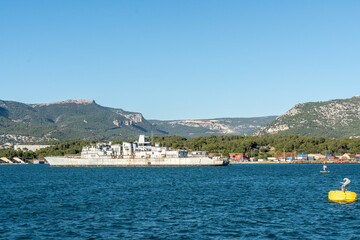 visite de bateau militaire dans la rade de Toulon 