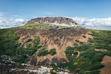 Elborg, ein alter Vulkankrater bei sonnigem Wetter © Kleger photography