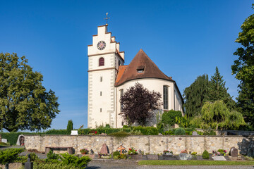 Die Kirche St. Johann und Vitus in Horn auf der Halbinsel Höri