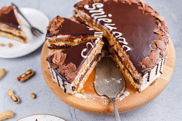 Snickers cake with caramel, peanuts and buttercream.