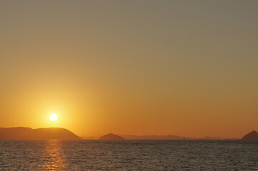 海と島々と夕日