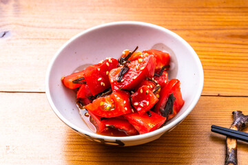 トマトの塩昆布和え
