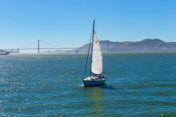 Naklejka premium Yacht in San Pablo Bay near San Francisco and Alcatraz Island