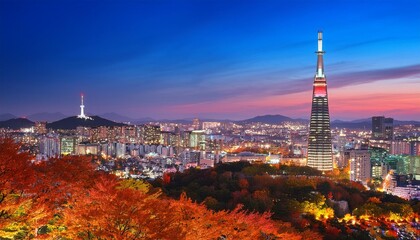 Obraz premium Seoul's night skyline glows with autumn colors, showcasing the iconic N Seoul Tower against a backdrop of vibrant foliage.