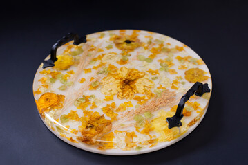 Tray made of dried flowers and epoxy resin.