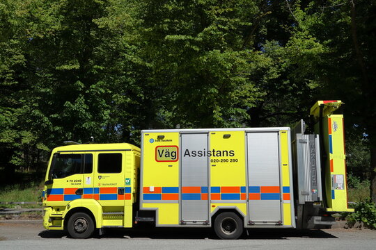 Road assistance car or truck. Maintainer.  