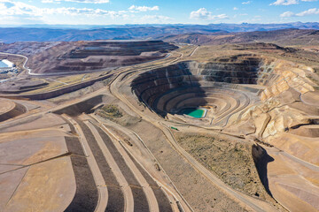 I open pit mine leaching pad