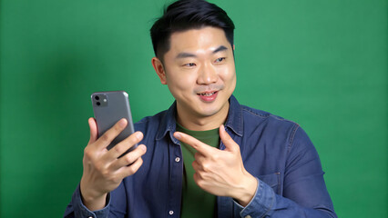 man holding phone and doing gesture isolated on pink background