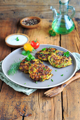 Gemüsepuffer mit Zucchini und Möhren