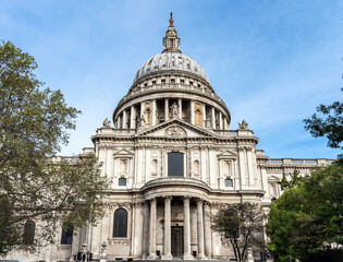Obraz premium Side view of St Paul's Cathedral seen from Peter's Hill, London. United Kingdom.
