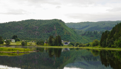 Obraz premium lake in the mountains in the summer