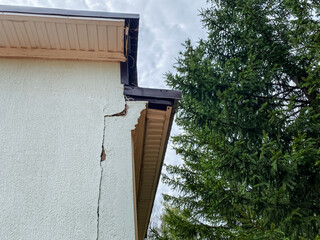 This closeup image shows significant cracking at a residential buildings corner, highlighting...