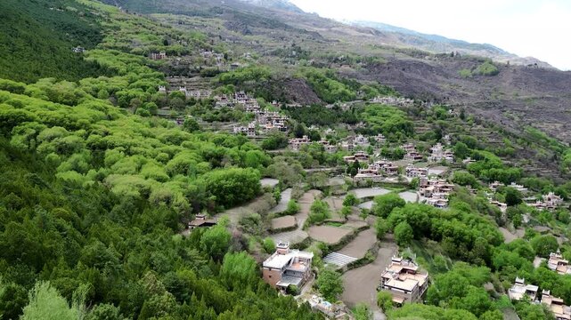 Danba Jiaju Tibetan Village was rated as the most beautiful villages in China with hundreds of Tibetan-style houses built along the mountains fertile fields