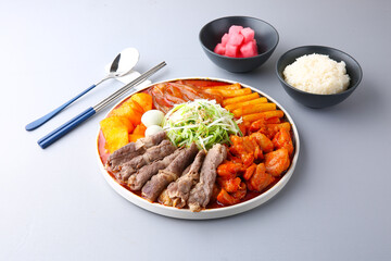 회색배경의 곱도리탕 Gopdoritang with gray background