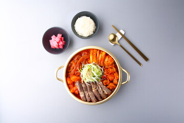 회색배경의 곱도리탕 Gopdoritang with gray background