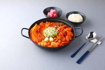 회색배경의 곱도리탕 Gopdoritang with gray background