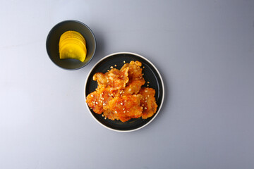 Guobaorou with a gray background 회색배경의 꿔바로우