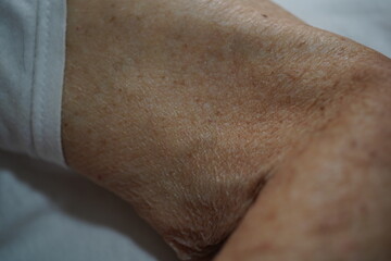 Naklejka premium Elderly hands and skin.