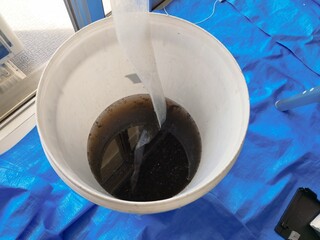 エアコン掃除の汚水