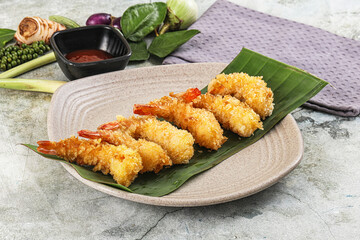 Shrimp tempura with spicy sauce