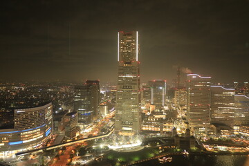 Fototapeta premium 横浜みなとみらいと高層ビルの夜景