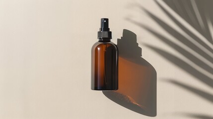 Naklejka premium Clean and elegant flat lay featuring an empty mockup of male skincare product.