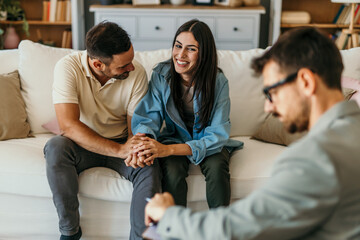 Professional social worker assist married couple with empathy concepts