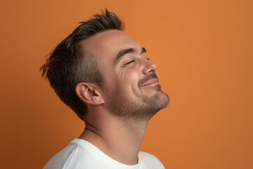 Obraz premium A close up of a man's face with her eyes closed