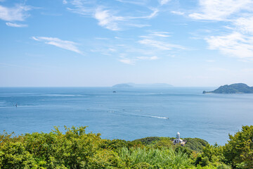 夏の豊予海峡と関埼灯台