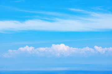 夏の雲と青空と海