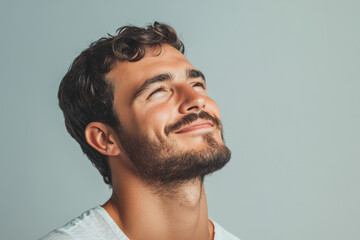 Obraz premium A close up of a man's face with her eyes closed