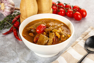 Yellow Thai curry with beef